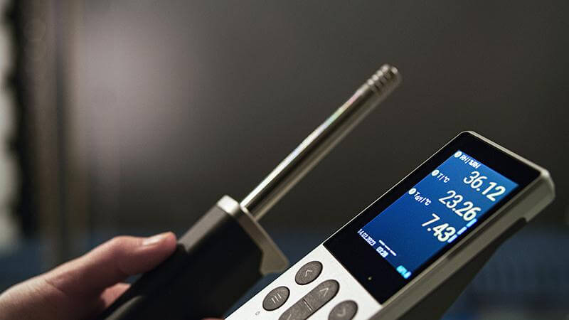LIFT-HMP80-and-Indigo80-in-hand